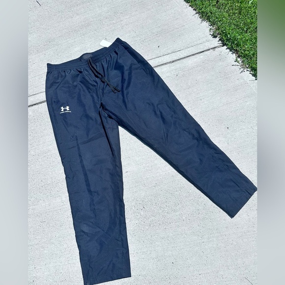 Under Armour light weight athletic pants - Picture 1 of 4